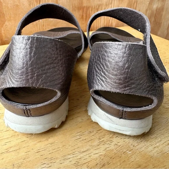 Pedro Garcia Metallic Leather Flat Low Heel Open Toe Sandals - Picture 7 of 16